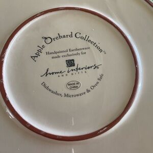 New in box round pie plate, oven , microwave and dishwasher safe